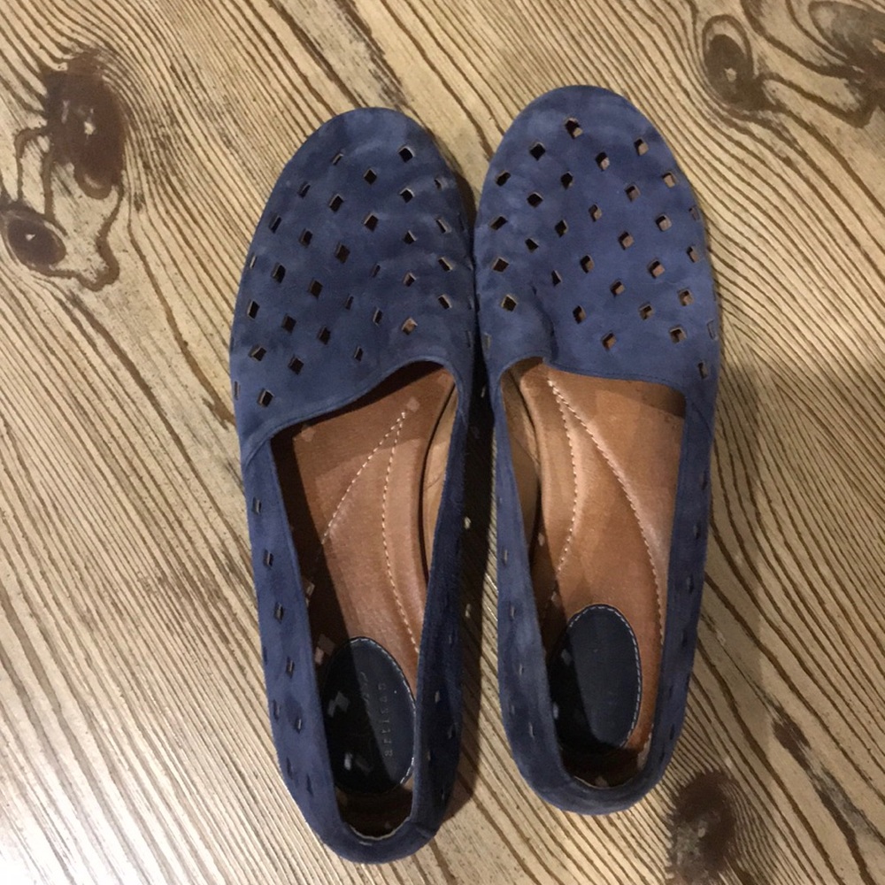 Clarks flat blue colored shoes size 8.5